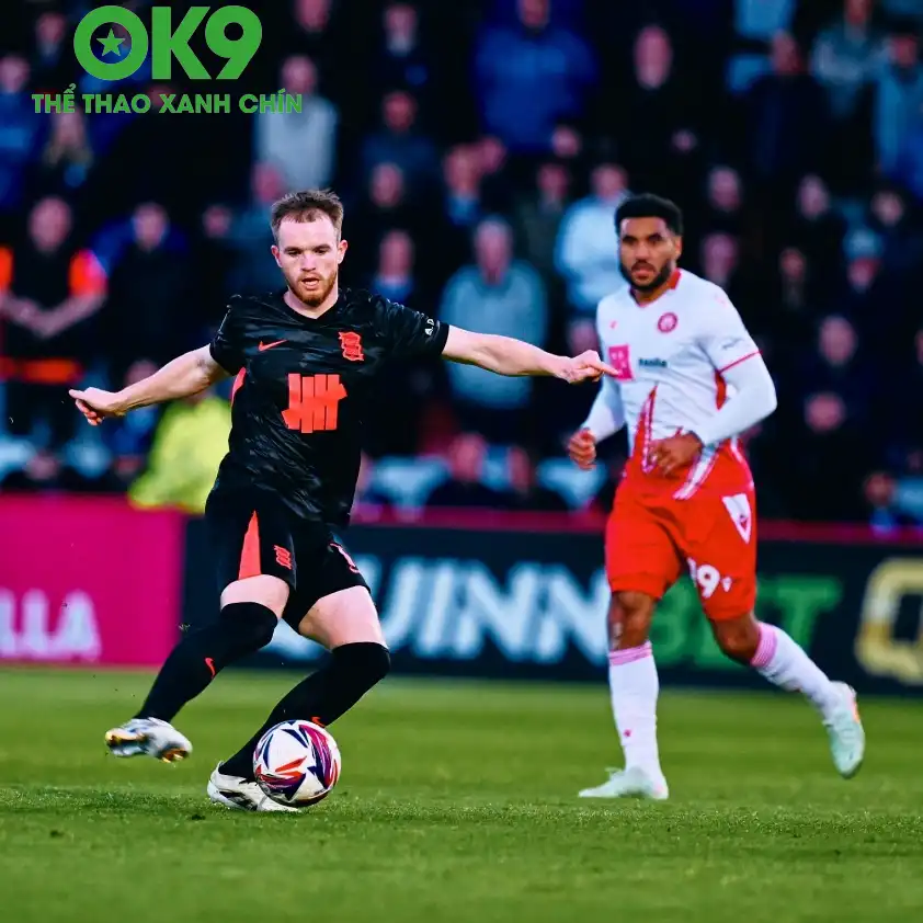 Birmingham (trái) sớm giành quyền thăng hạng lên chơi ở Championship mùa sau. (Ảnh: Internet) Birmingham (trái) sớm giành quyền thăng hạng lên chơi ở Championship mùa sau. (Ảnh: Internet)